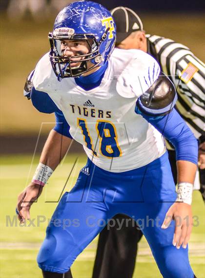 Thumbnail 3 in Leonard vs Edgewood (UIL 2A Bi-District Playoff) photogallery.