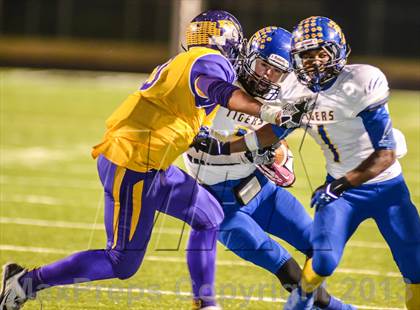 Thumbnail 2 in Leonard vs Edgewood (UIL 2A Bi-District Playoff) photogallery.