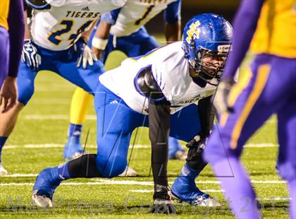 Thumbnail 2 in Leonard vs Edgewood (UIL 2A Bi-District Playoff) photogallery.
