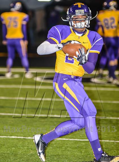 Thumbnail 3 in Leonard vs Edgewood (UIL 2A Bi-District Playoff) photogallery.