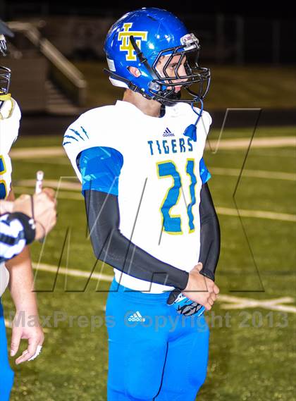Thumbnail 2 in Leonard vs Edgewood (UIL 2A Bi-District Playoff) photogallery.