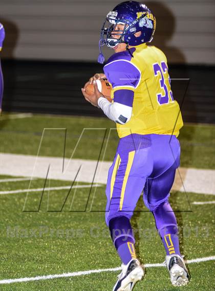 Thumbnail 2 in Leonard vs Edgewood (UIL 2A Bi-District Playoff) photogallery.
