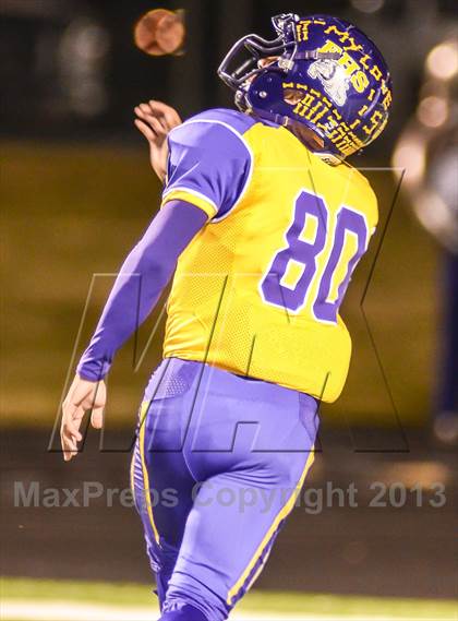 Thumbnail 2 in Leonard vs Edgewood (UIL 2A Bi-District Playoff) photogallery.
