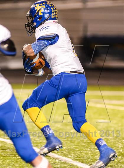 Thumbnail 3 in Leonard vs Edgewood (UIL 2A Bi-District Playoff) photogallery.