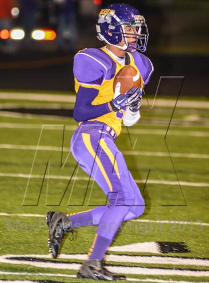 Thumbnail 2 in Leonard vs Edgewood (UIL 2A Bi-District Playoff) photogallery.