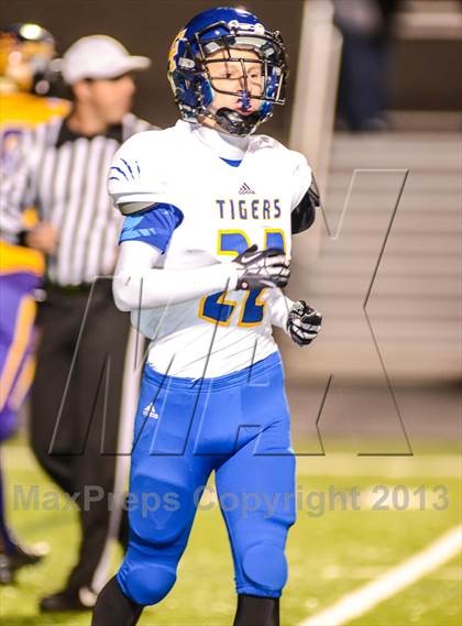 Thumbnail 2 in Leonard vs Edgewood (UIL 2A Bi-District Playoff) photogallery.