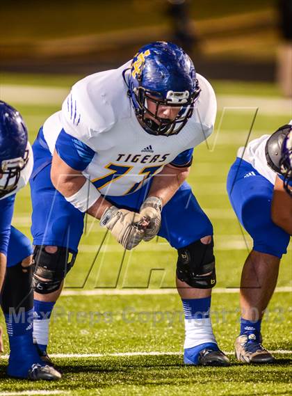 Thumbnail 1 in Leonard vs Edgewood (UIL 2A Bi-District Playoff) photogallery.
