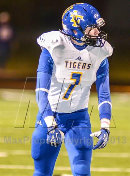 Thumbnail 3 in Leonard vs Edgewood (UIL 2A Bi-District Playoff) photogallery.