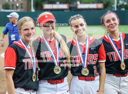 Thumbnail 2 in Katy vs. Forney (UIL 6A D2 Softball Final) photogallery.