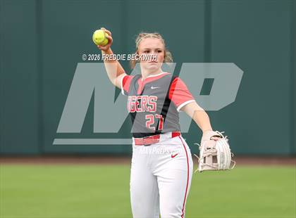 Thumbnail 3 in Katy vs. Forney (UIL 6A D2 Softball Final) photogallery.