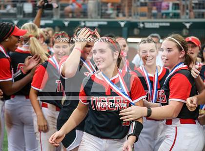 Thumbnail 3 in Katy vs. Forney (UIL 6A D2 Softball Final) photogallery.
