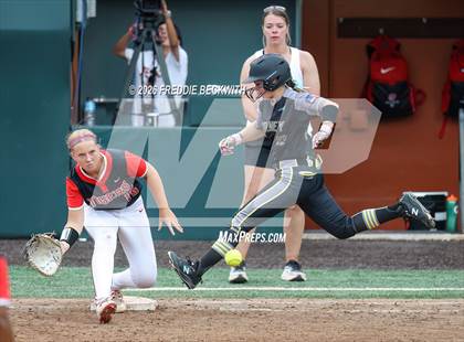 Thumbnail 2 in Katy vs. Forney (UIL 6A D2 Softball Final) photogallery.
