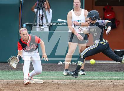 Thumbnail 1 in Katy vs. Forney (UIL 6A D2 Softball Final) photogallery.