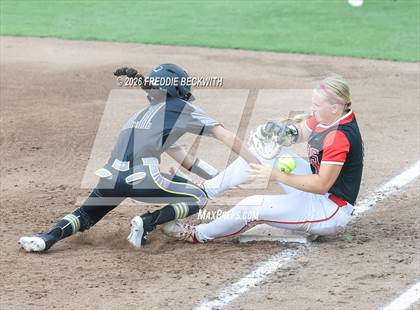 Thumbnail 3 in Katy vs. Forney (UIL 6A D2 Softball Final) photogallery.