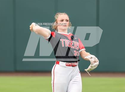 Thumbnail 3 in Katy vs. Forney (UIL 6A D2 Softball Final) photogallery.