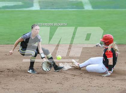Thumbnail 2 in Katy vs. Forney (UIL 6A D2 Softball Final) photogallery.