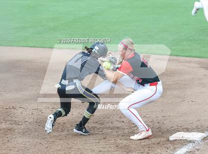 Thumbnail 1 in Katy vs. Forney (UIL 6A D2 Softball Final) photogallery.