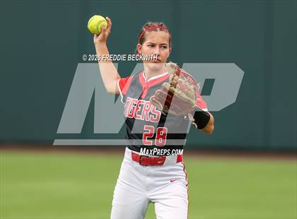Thumbnail 2 in Katy vs. Forney (UIL 6A D2 Softball Final) photogallery.