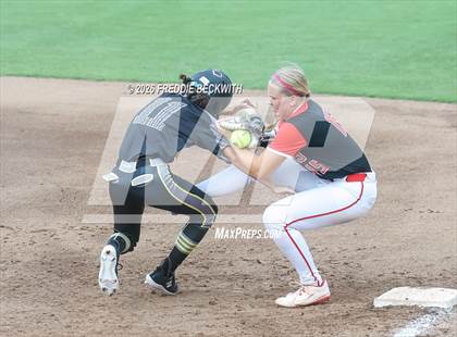 Thumbnail 2 in Katy vs. Forney (UIL 6A D2 Softball Final) photogallery.