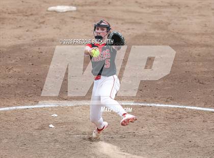 Thumbnail 2 in Katy vs. Forney (UIL 6A D2 Softball Final) photogallery.