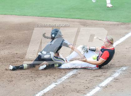 Thumbnail 1 in Katy vs. Forney (UIL 6A D2 Softball Final) photogallery.