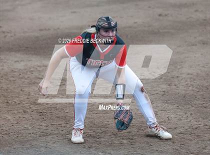 Thumbnail 2 in Katy vs. Forney (UIL 6A D2 Softball Final) photogallery.