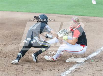 Thumbnail 2 in Katy vs. Forney (UIL 6A D2 Softball Final) photogallery.