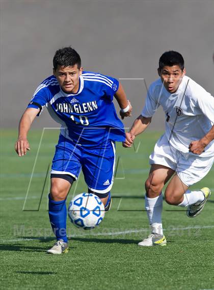 Thumbnail 3 in Elwood-Glenn vs. East Hampton (Suffolk Class A Final) photogallery.