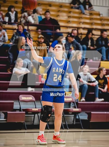 Thumbnail 2 in Riverton @ Girard (KSHSAA 3A Sub-State Round 2) photogallery.