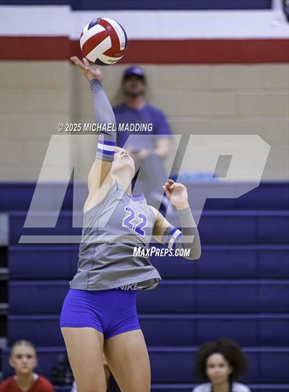 Thumbnail 3 in Hardin-Jefferson vs Buna (Hardin-Jefferson Tournament) photogallery.