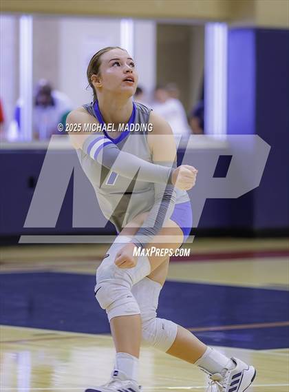 Thumbnail 2 in Hardin-Jefferson vs Buna (Hardin-Jefferson Tournament) photogallery.