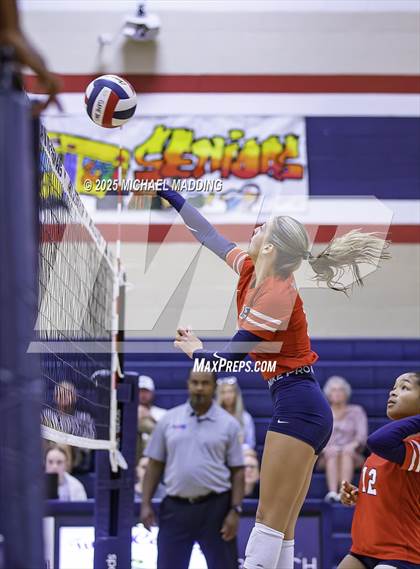 Thumbnail 3 in Hardin-Jefferson vs Buna (Hardin-Jefferson Tournament) photogallery.