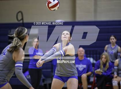 Thumbnail 2 in Hardin-Jefferson vs Buna (Hardin-Jefferson Tournament) photogallery.