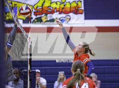 Thumbnail 2 in Hardin-Jefferson vs Buna (Hardin-Jefferson Tournament) photogallery.