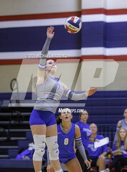 Thumbnail 2 in Hardin-Jefferson vs Buna (Hardin-Jefferson Tournament) photogallery.