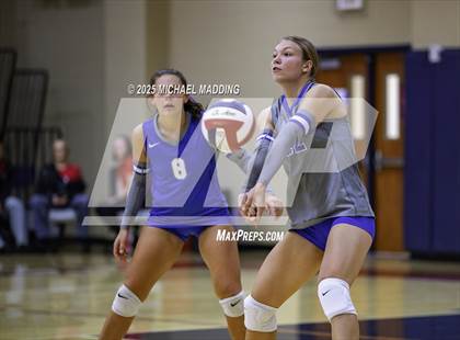 Thumbnail 1 in Hardin-Jefferson vs Buna (Hardin-Jefferson Tournament) photogallery.