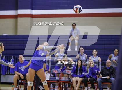 Thumbnail 3 in Hardin-Jefferson vs Buna (Hardin-Jefferson Tournament) photogallery.
