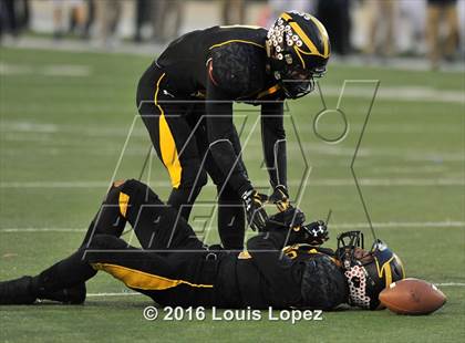 Thumbnail 3 in Del Oro vs. Camarillo (CIF State Division 2-AA Final) photogallery.