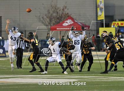 Thumbnail 2 in Del Oro vs. Camarillo (CIF State Division 2-AA Final) photogallery.