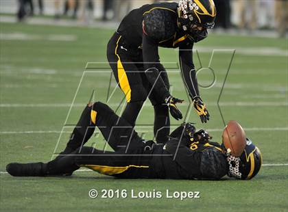 Thumbnail 2 in Del Oro vs. Camarillo (CIF State Division 2-AA Final) photogallery.