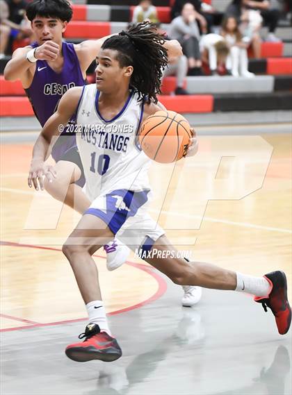 Thumbnail 2 in Cesar Chavez vs. Dobson (Phoenix Union High Classic) photogallery.