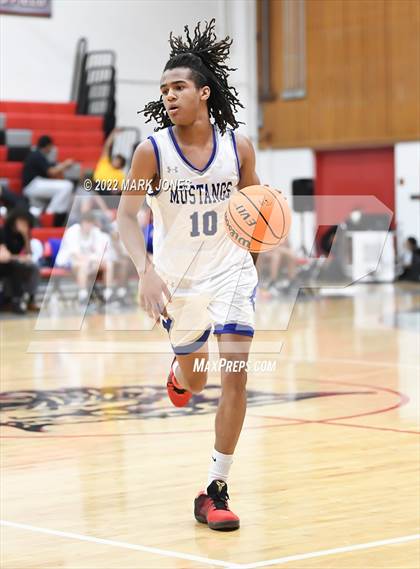 Thumbnail 3 in Cesar Chavez vs. Dobson (Phoenix Union High Classic) photogallery.