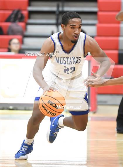 Thumbnail 3 in Cesar Chavez vs. Dobson (Phoenix Union High Classic) photogallery.