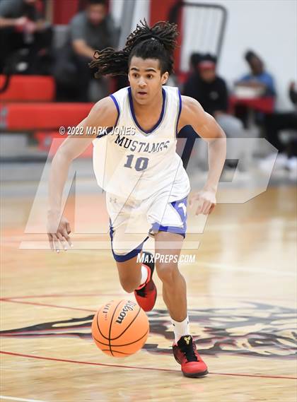 Thumbnail 3 in Cesar Chavez vs. Dobson (Phoenix Union High Classic) photogallery.