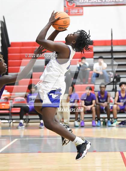 Thumbnail 3 in Cesar Chavez vs. Dobson (Phoenix Union High Classic) photogallery.