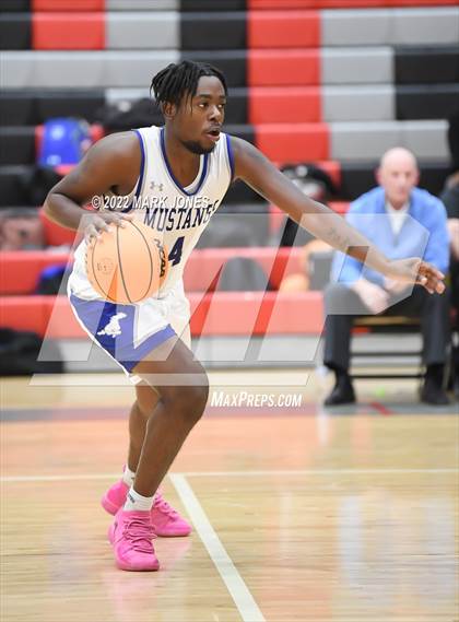Thumbnail 2 in Cesar Chavez vs. Dobson (Phoenix Union High Classic) photogallery.