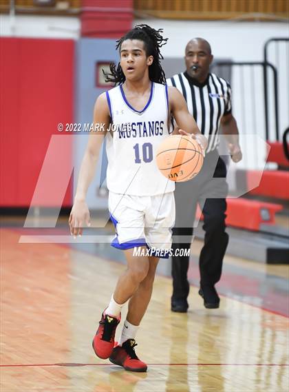 Thumbnail 3 in Cesar Chavez vs. Dobson (Phoenix Union High Classic) photogallery.