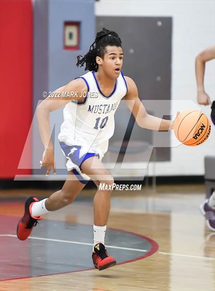 Thumbnail 2 in Cesar Chavez vs. Dobson (Phoenix Union High Classic) photogallery.