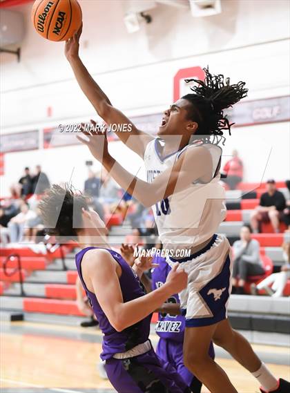 Thumbnail 3 in Cesar Chavez vs. Dobson (Phoenix Union High Classic) photogallery.
