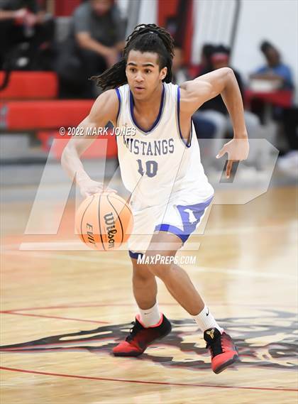 Thumbnail 2 in Cesar Chavez vs. Dobson (Phoenix Union High Classic) photogallery.